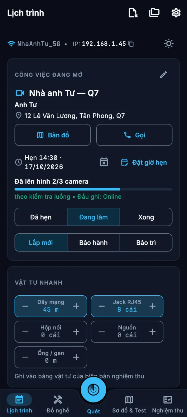 Tab Lịch trình giao diện tối: công việc đang mở với địa chỉ, nút Bản đồ và Gọi, đã lên hình 2/3 camera, vật tư nhanh